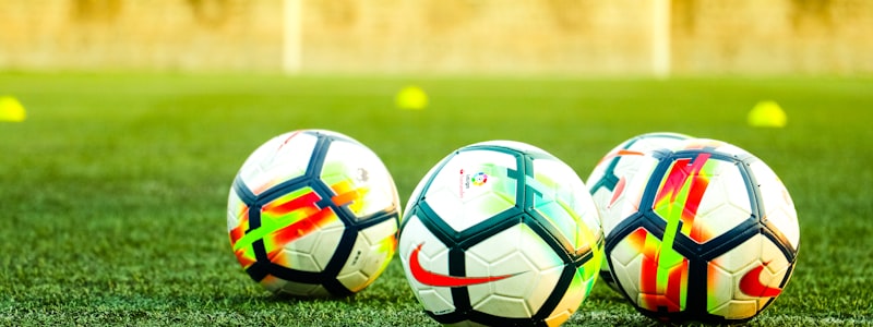 新兴电竞选手在比赛中专注操作 - 电子竞技产业分析报道